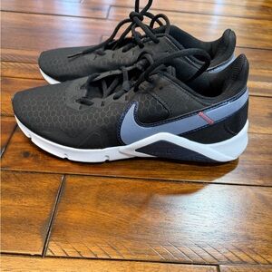 Nike Womens Legend Black and Dark Blue Sneakers, Size 8 1/2